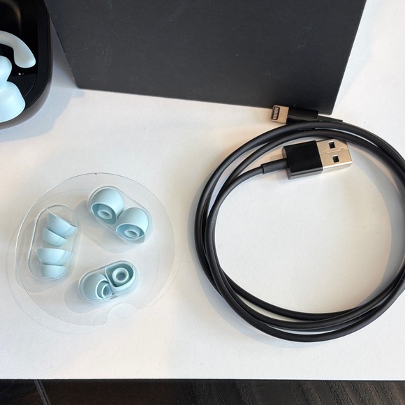 Beats by Dre Powerbeats Pro Light Blue On-Ear Wireless Earbuds - Picture 4 of 6